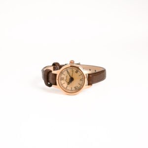 Retro, compact, niche, high-end, small dial, leather strap, waterproof, quartz watch.