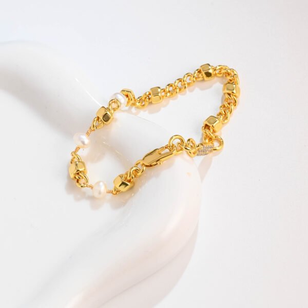 Vintage classic fashion light luxury high sense of pearl bracelet - Image 3